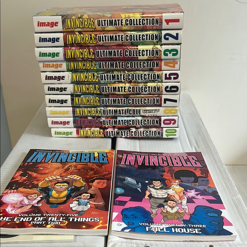 IVINCIBLE Ultimate Collection 1-10 with
2 additional finally books